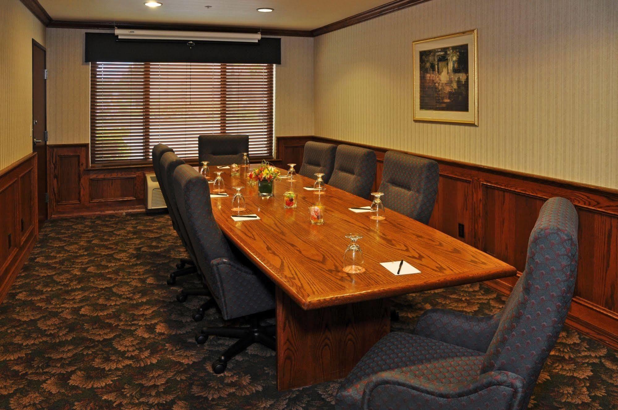 Oxford Suites Portland - Jantzen Beach Konforlar fotoğraf